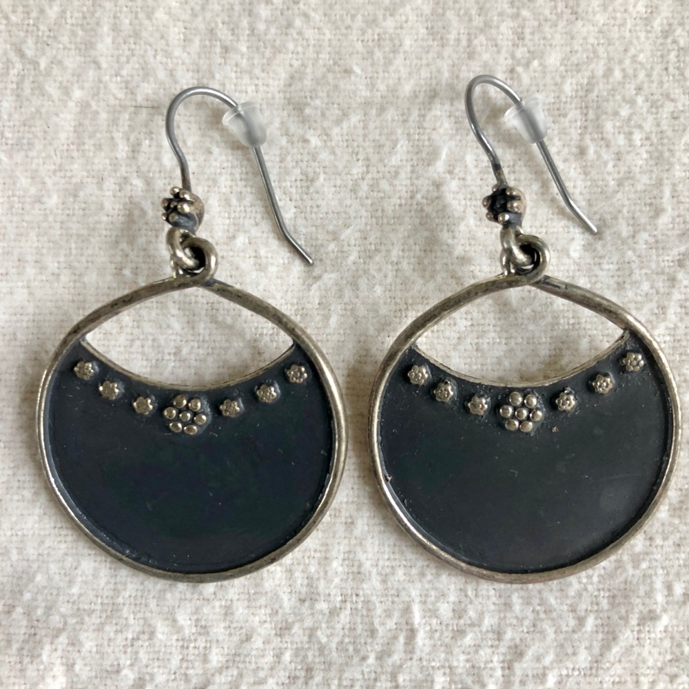 3/$15 ☘️ Silver Earrings